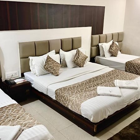 Hotel Dev Palace Ahmedabad Luaran gambar