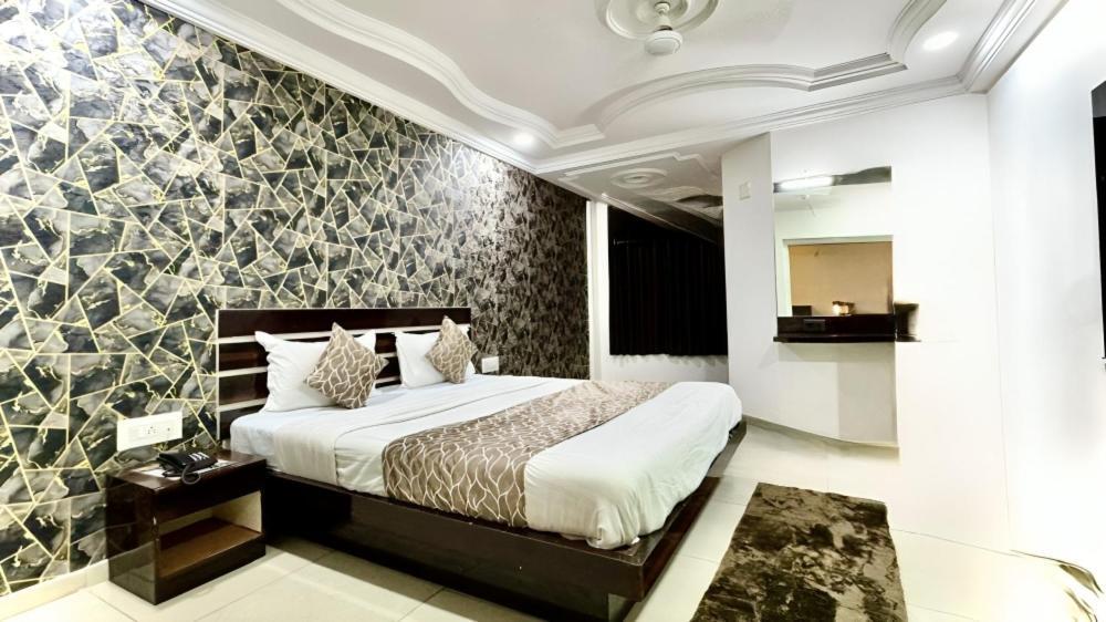 Hotel Dev Palace Ahmedabad Luaran gambar