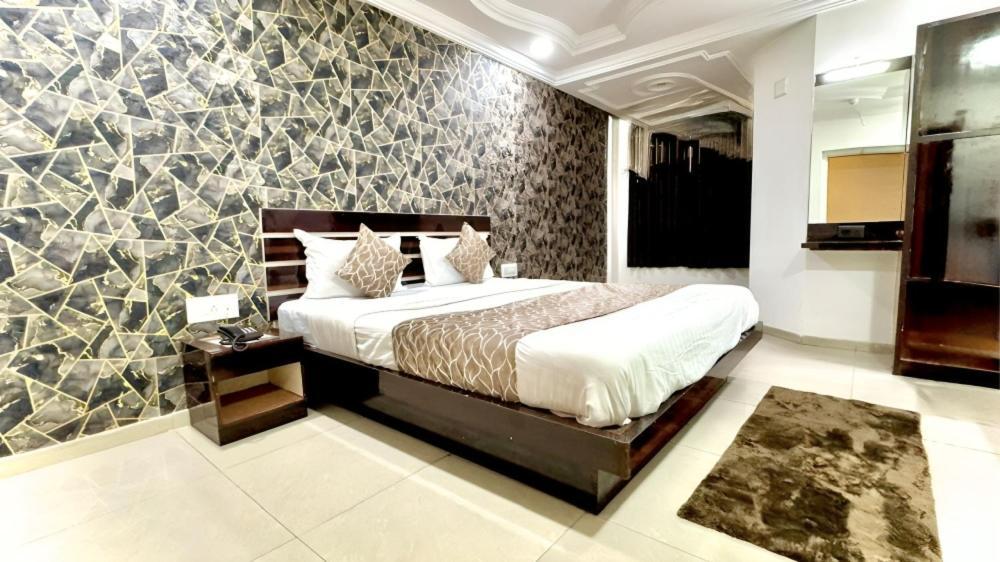 Hotel Dev Palace Ahmedabad Luaran gambar