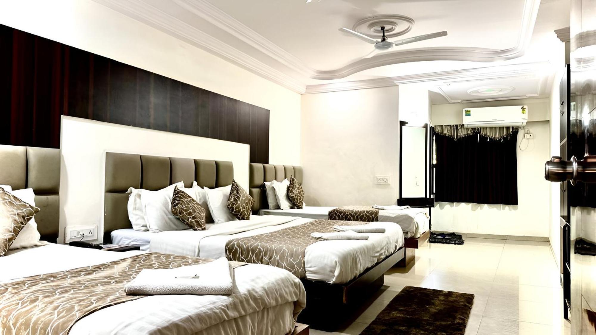 Hotel Dev Palace Ahmedabad Luaran gambar